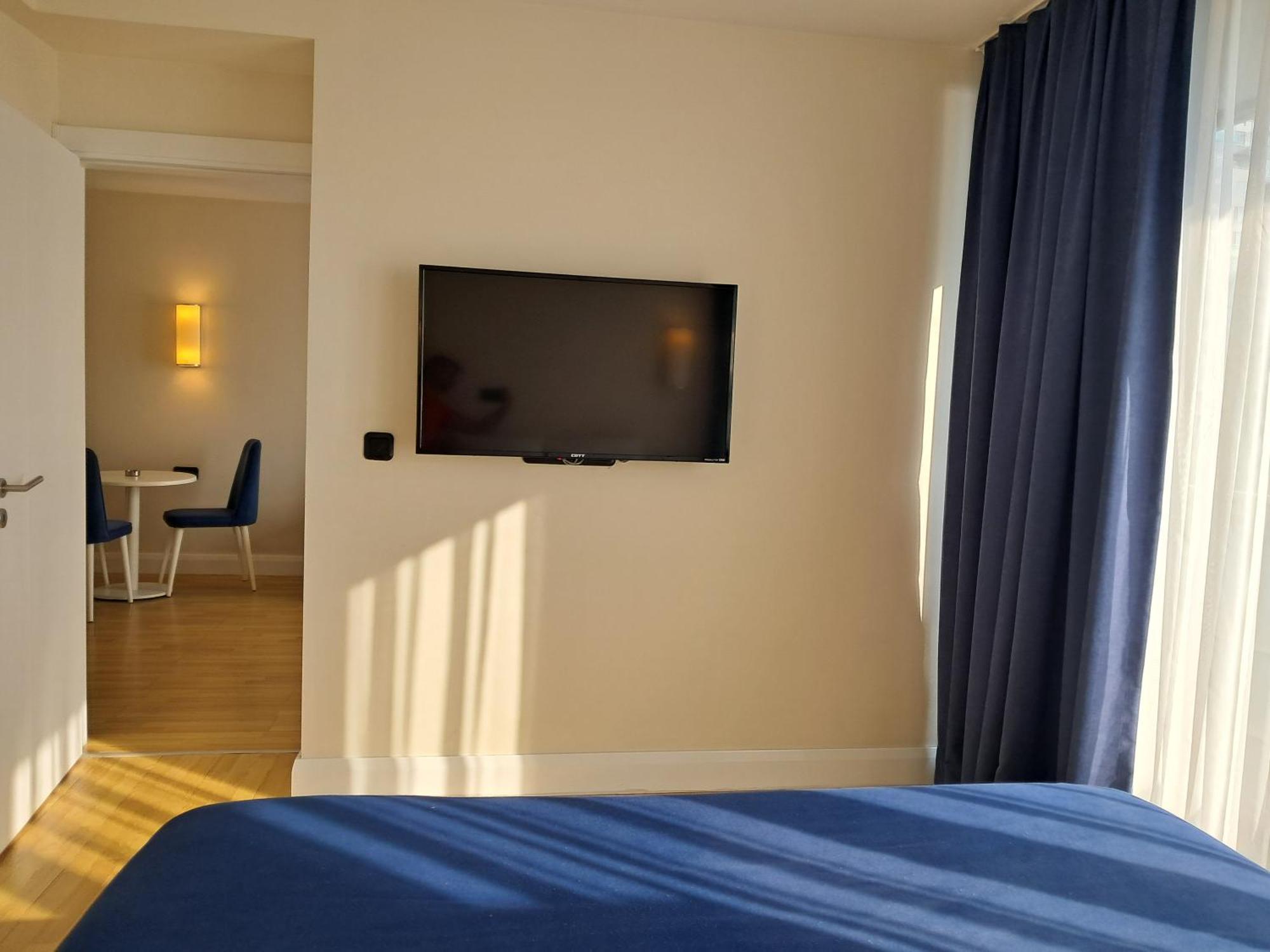 Best House Orbi City Aparthotel Batoemi Buitenkant foto